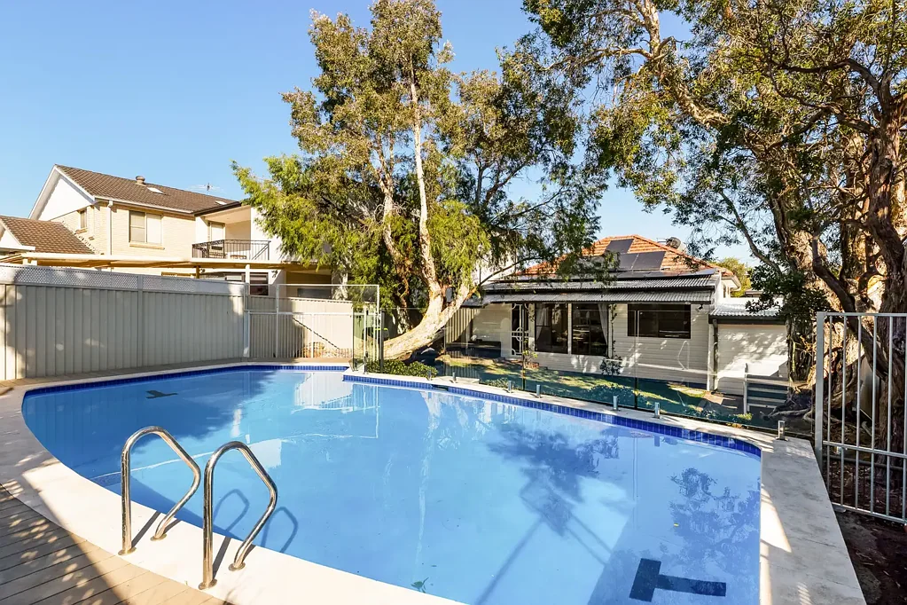 Earlwood 3Phòng ngủ Freestanding family haven with enviable yard