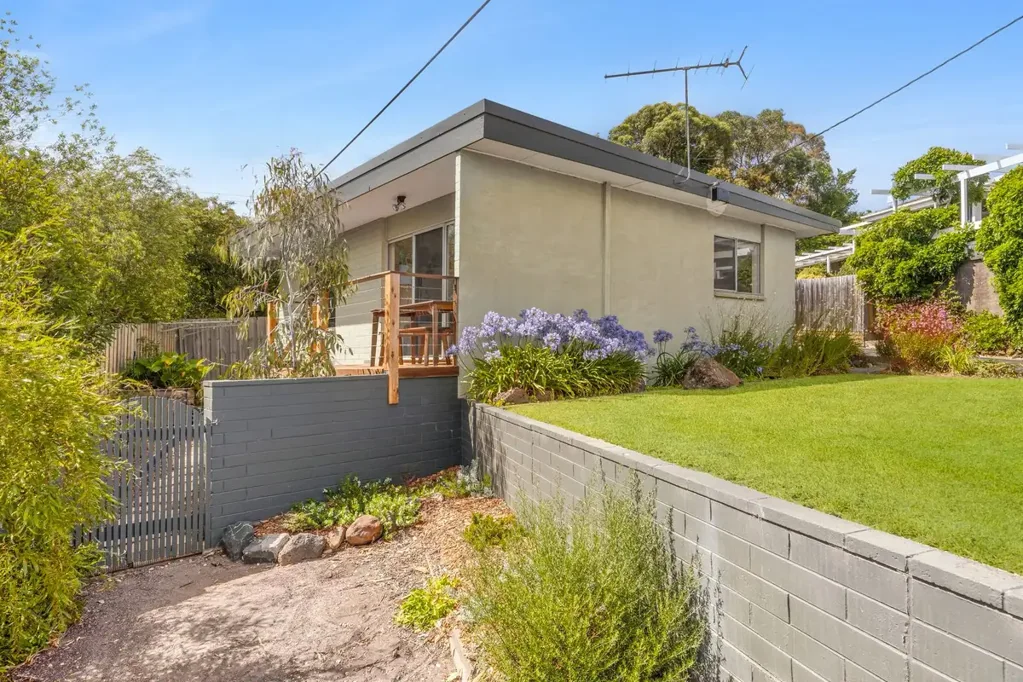 1/290 Scenic Road, Highton, VIC 3216