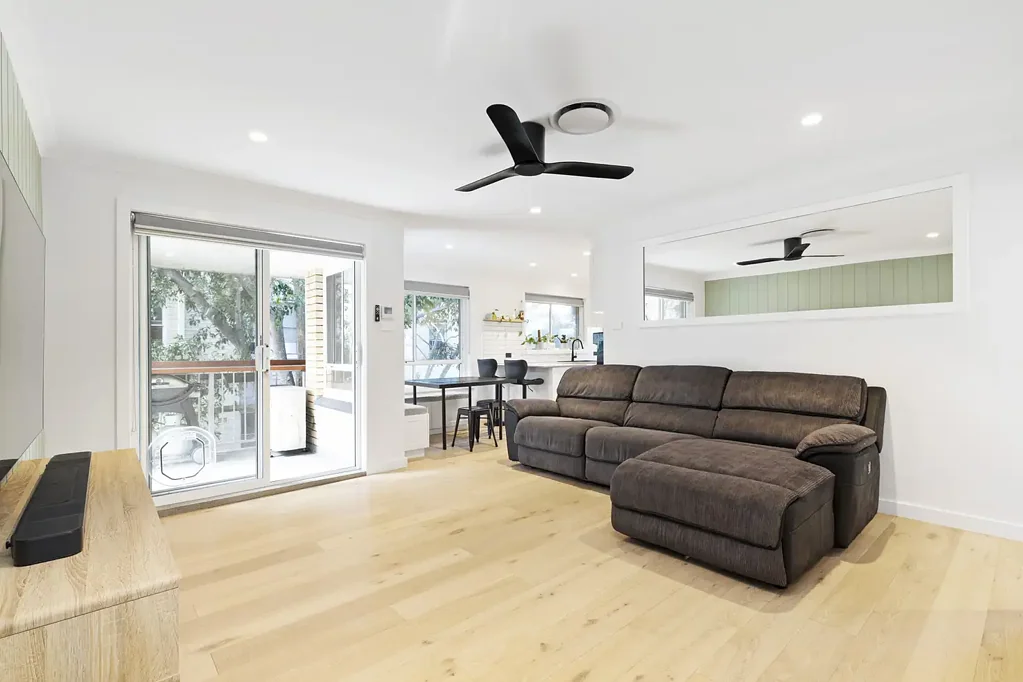Dee Why 3침실 Immaculately Renovated Beachside Apartment of Luxury and Convenience – 300m to Dee Why Beach
