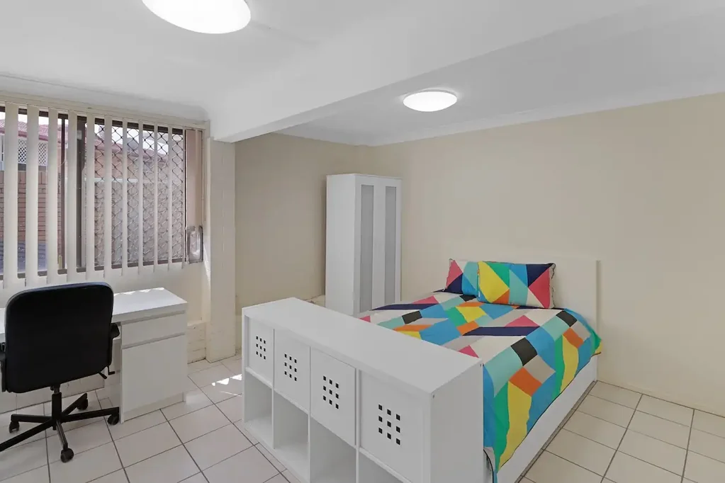 Furnished Room in Macgregor – Apply to Arrange Inspection