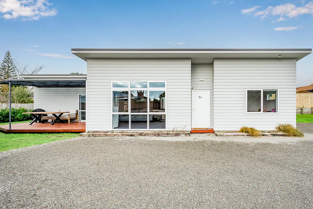 Paraparaumu Beach 3 Bedroom No Renos, No Fuss, And Zoned To Win!