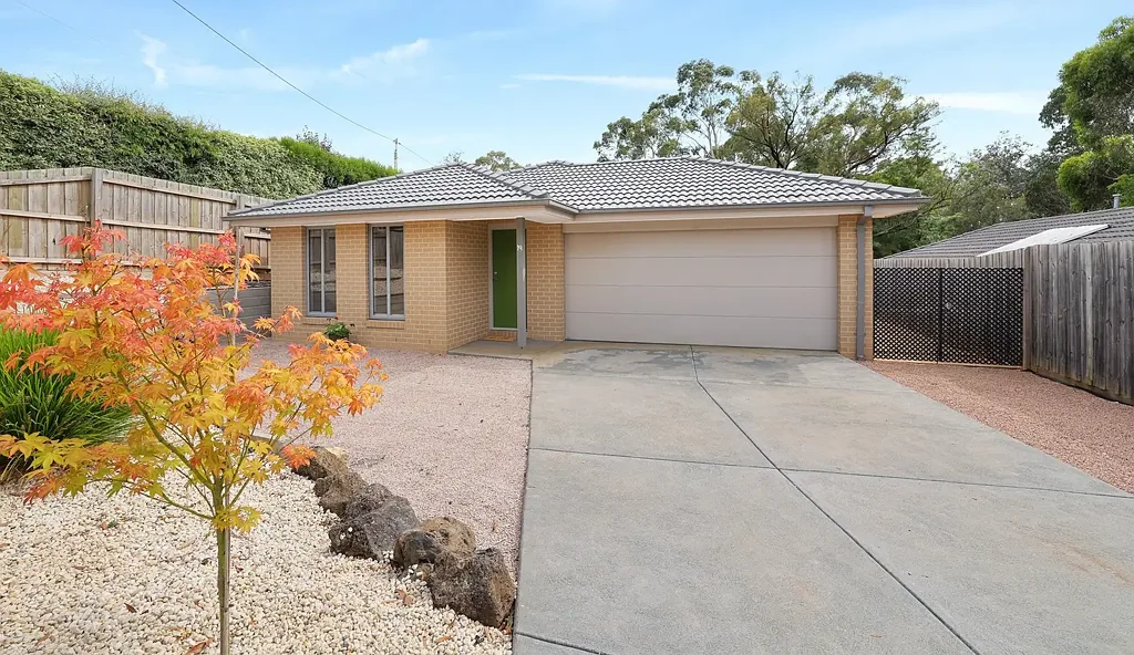 Fresh, Modern & Family Ready 4 Bedroom Home!