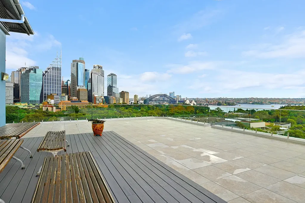 City Living with Harbour Views — Domain Apartments, Woolloomooloo