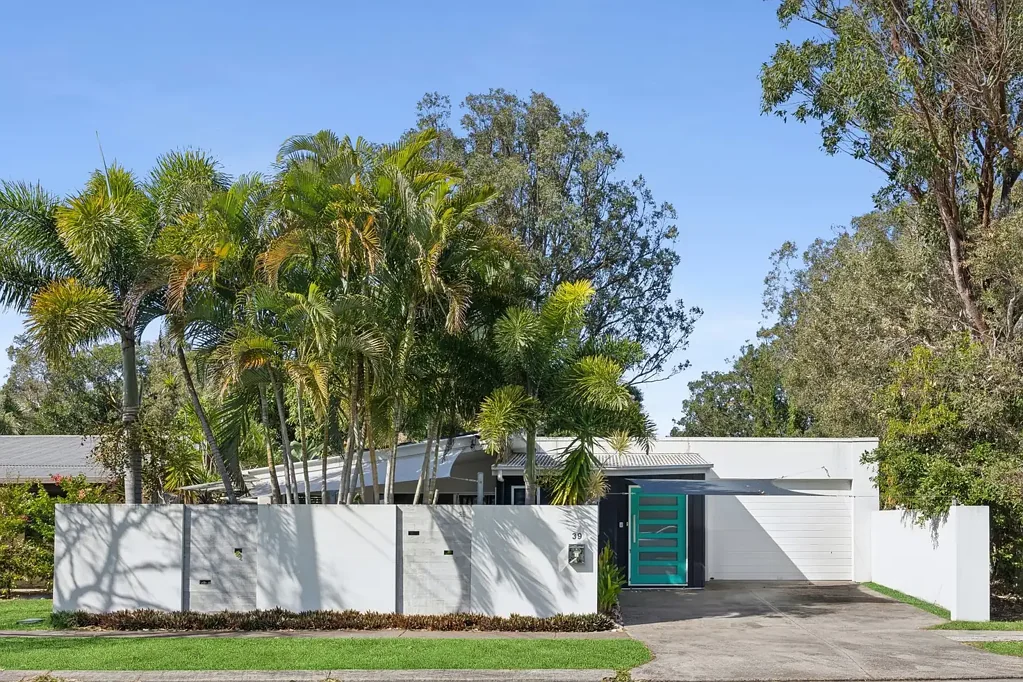 Maroochydore 3 Slaapkamer Coastal Charm: 3 Bedroom Home in Prime Beachside Location