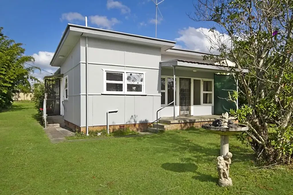 COSY RIVER FRONT COTTAGE