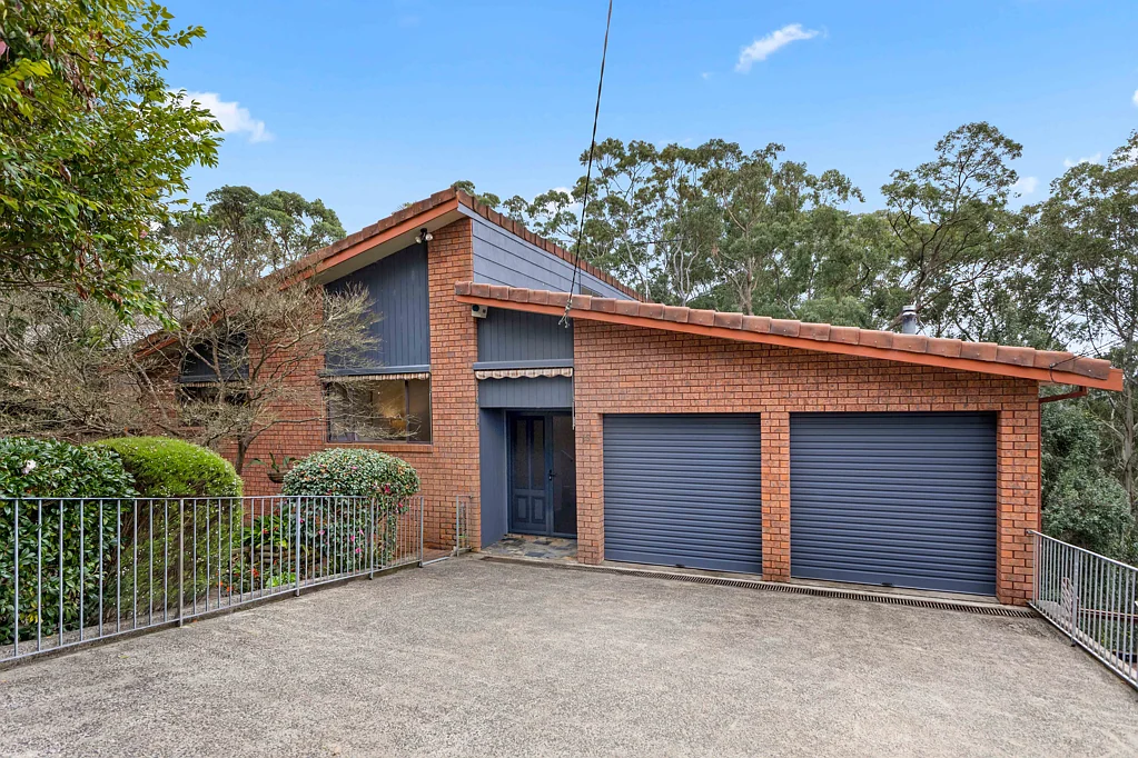 Westleigh 4ਬੈੱਡਰੂਮ Substantial in scale, spectacular in outlook with level lawns