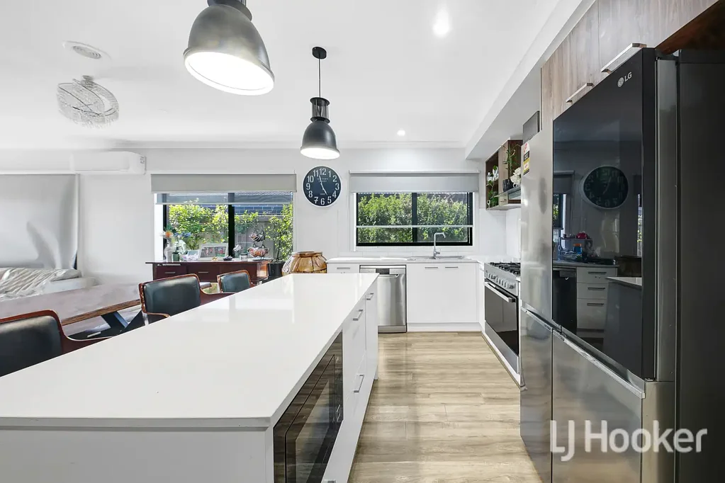 Maddingley 4침실 Metricon Built Exceptional 4-Bedroom Home in Central Maddingley