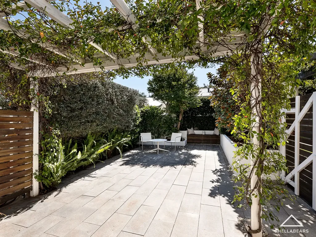 Claremont 2ਬੈੱਡਰੂਮ Light-Filled Entertainer with North-Facing Courtyard