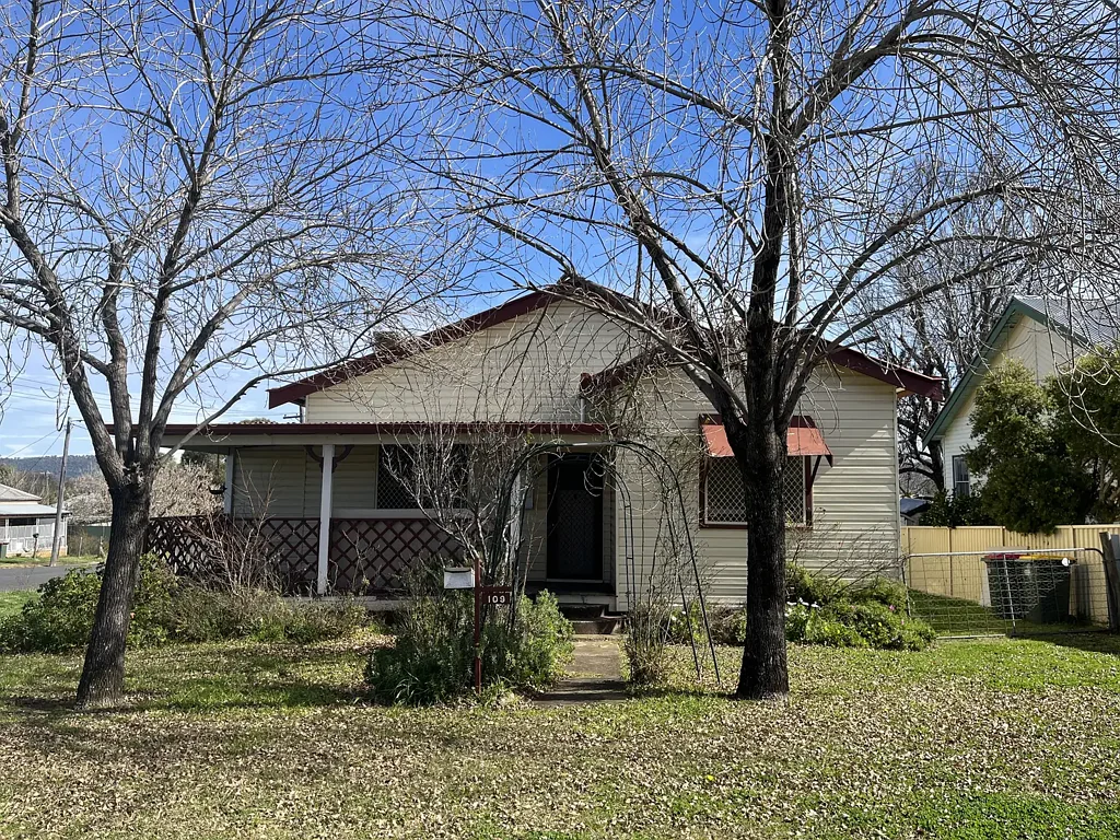 Country Home with Character & Space