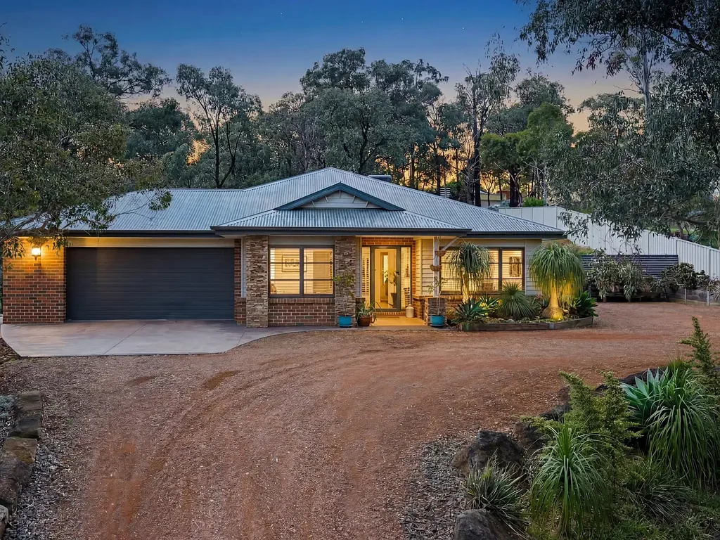 White Hills 4ਬੈੱਡਰੂਮ Expansive Family Home with huge workshop on 4,828m²