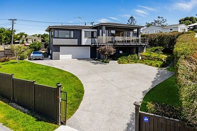 Cockle Bay 5 Bedroom Ultimate Family Sanctuary, Commanding Sea Views