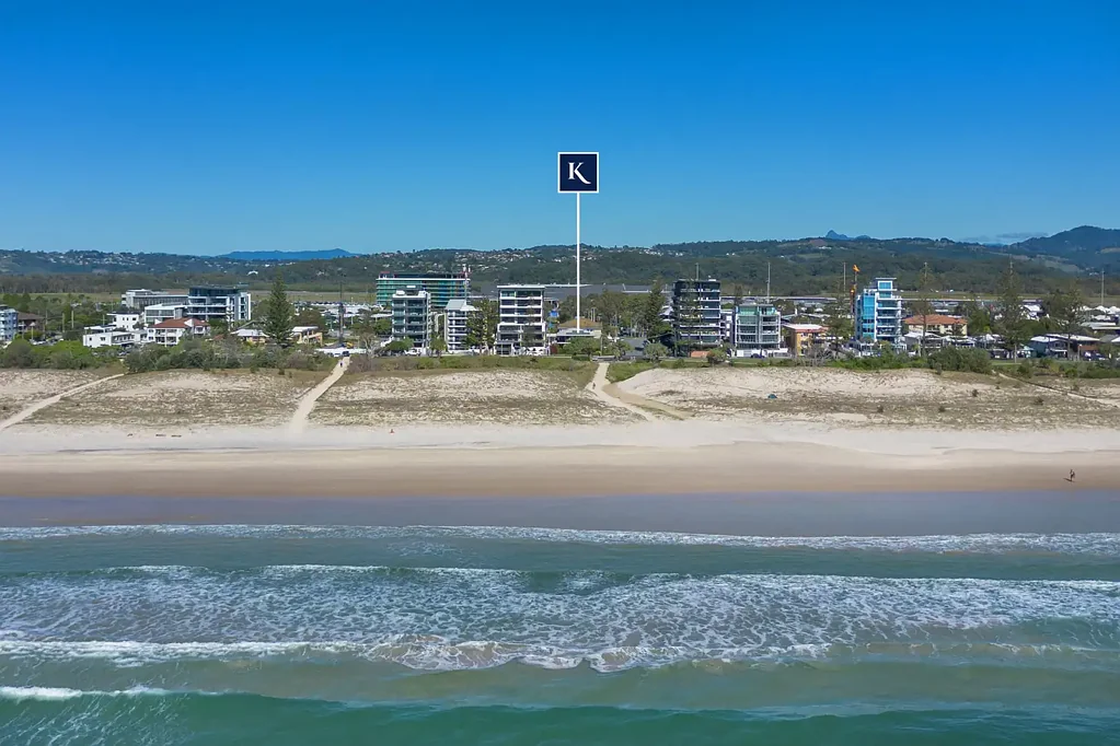 Bilinga 4 Slaapkamer Spacious Beachfront Living on Prime North-East Corner Position
