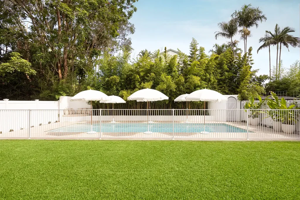 Coolum Beach 4ਬੈੱਡਰੂਮ Dreamy Pool, Mediterranean Alfresco & Walk to the Beach!