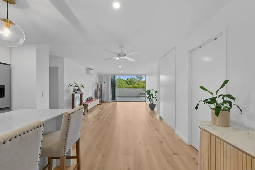 Robina 3Kwarto As New Spacious 3-Bedroom Apartment with 55m² Courtyard & Storage Cage