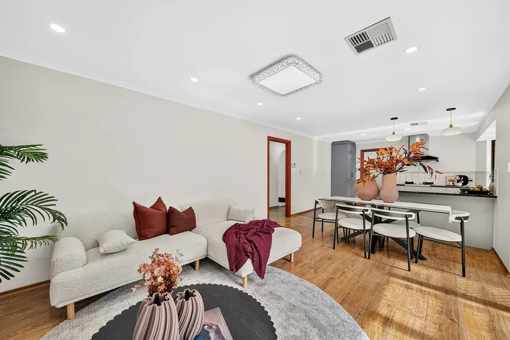 Campbelltown 4房  The Surprise Is Inside! Spacious Family Living on Approx. 608sqm