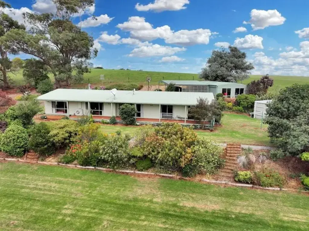 Leongatha 3房  Only minutes from town with all the country feels.