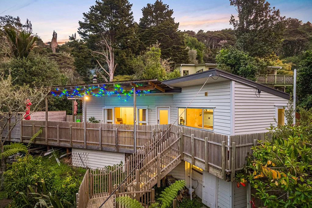 61 Western Road, Laingholm, Waitakere City, Auckland
