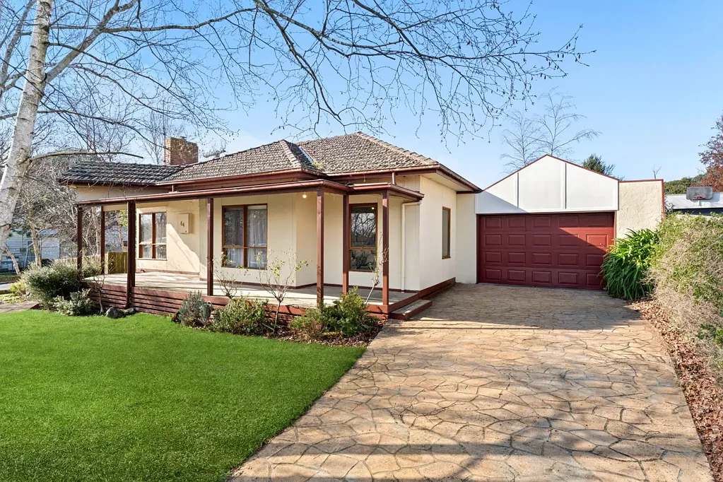 Warragul 4部屋 Prime corner allotment packed with potential