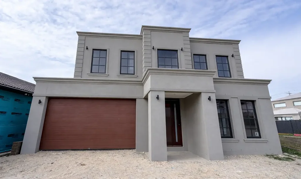 Luxury Living: 5 Bedrooms , 5 Bathrooms in Prime Greenvale