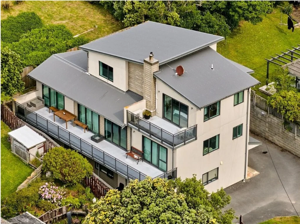 Titahi Bay 6 Bedroom Coastal living | Space, sun and sea views