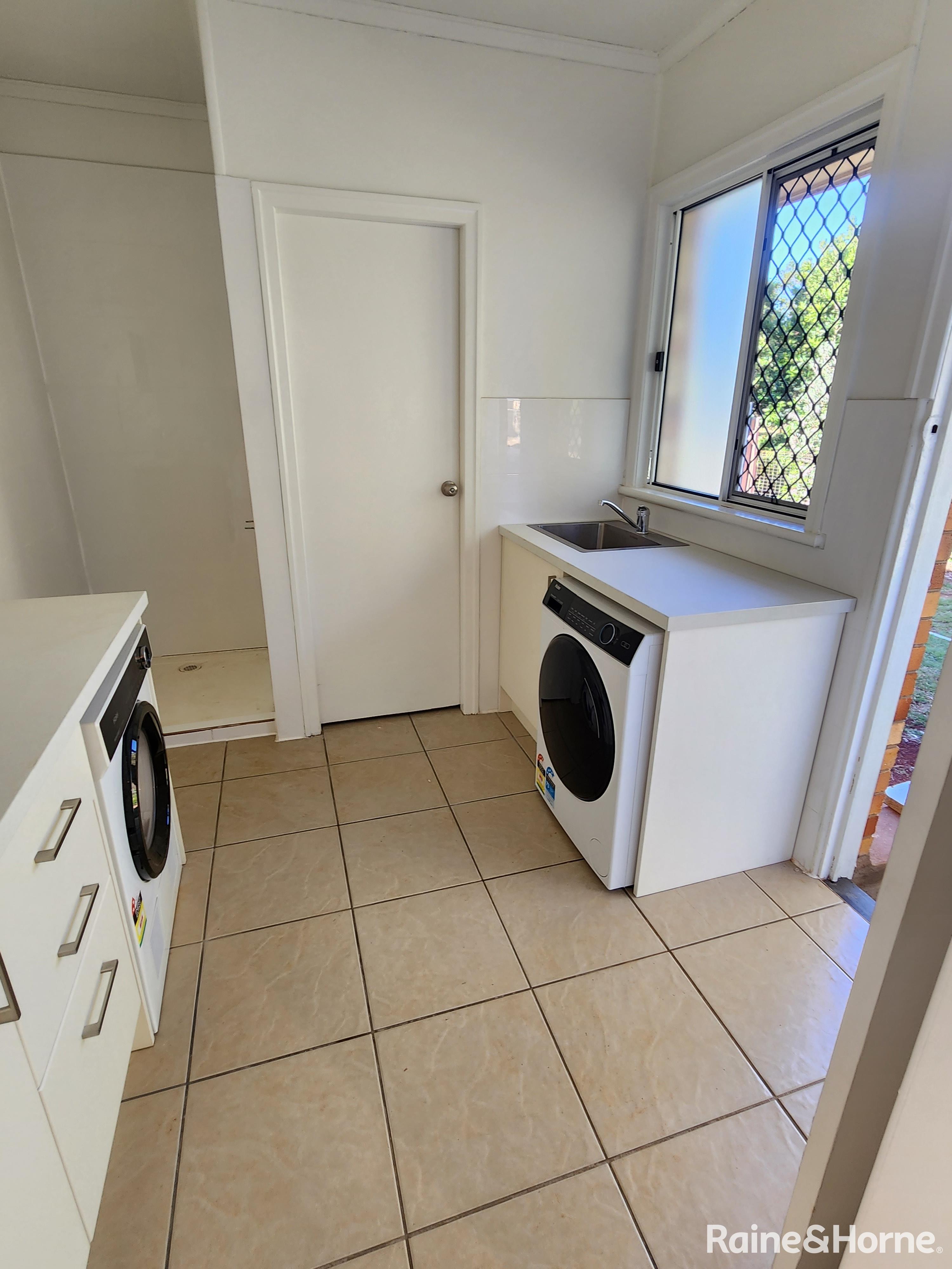 UNIT 1 12A JAMES ST, KINGAROY QLD 4610, 0房, 0浴, House