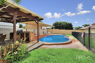 Urangan 3房  3 BEDROOMS - SPARKLING INGROUND POOL - CURRENTLY LET AS AIRBNB - FULLY FURNISHED - BEAUTIFULLY PRESENTED - 750 METRES TO MARINA - HIGH DOUBLE CARPORT