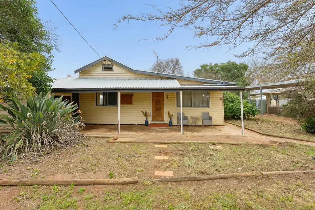 Merbein 3房  Renovator's delight with endless potential