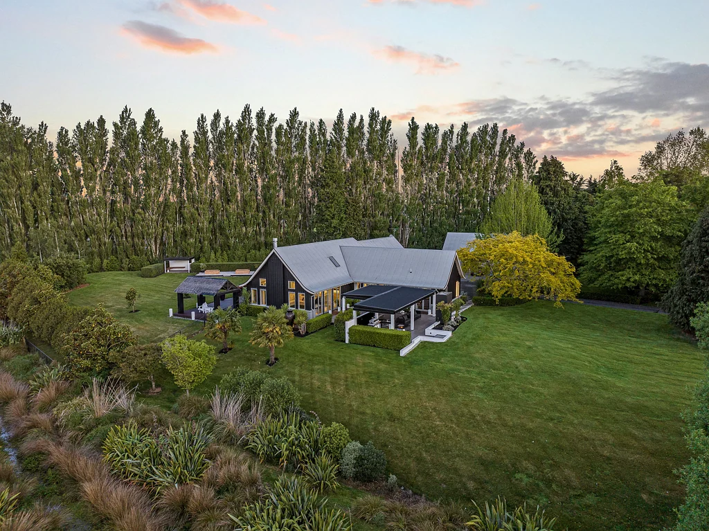 Harewood 4침실 Town + Country - Devondale Estate