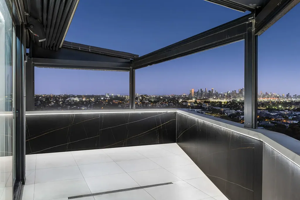 Maribyrnong 4房 豪华顶层公寓，附带5个安全停车位，坐拥令人惊叹的城市景观 LUXURY PENTHOUSE WITH 5 SECURE CAR SPACES & BREATHTAKING CITY VIEWS