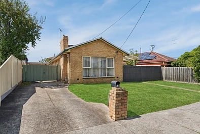 Kingsbury 3房 464m²宽绰地块 三卧砖房潜力股 位置便利近校场 公共交通便捷 Endless Potential on 464m² in a Well Connected Setting