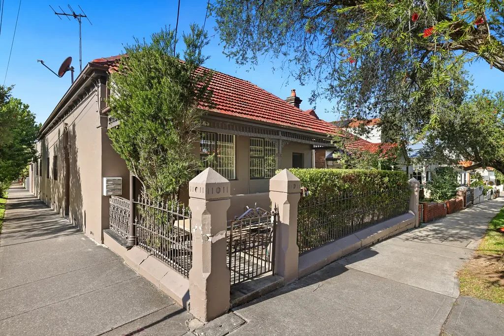 Stanmore 5कमरा Inner West Opportunity: Four Dwellings, Endless Possibilities