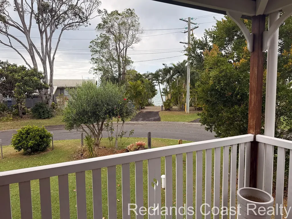 Fully furnished with walk to the water