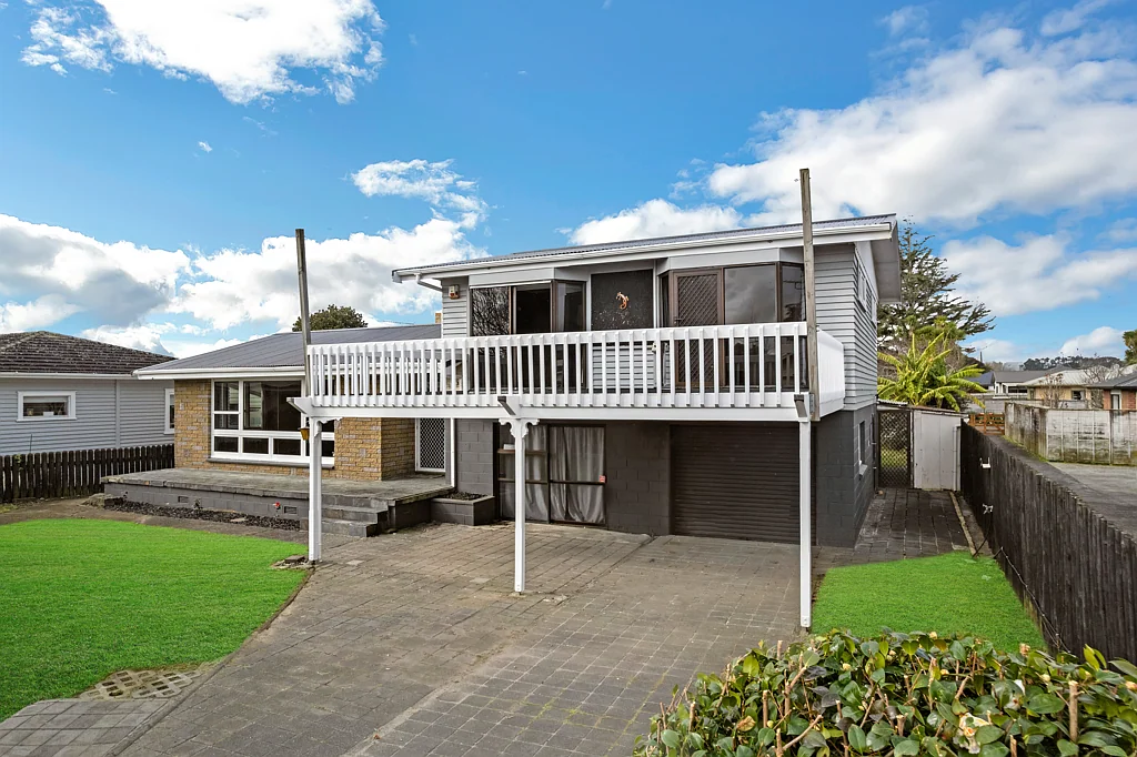 Tuakau 3Moenga Space, Character & Entertaining All in One