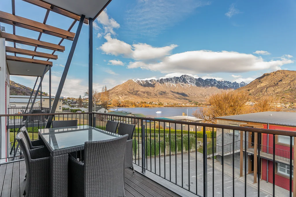 Frankton 3 Bedroom Marina Apartments: Your Lakeside Oasis