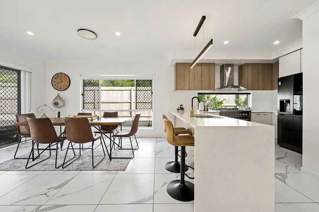 Mango Hill 4房 2021年新筑 413m²地块 瀑布式石材台面 21kL室内泳池 学区房近 中心地段低维护 Stylish Family Home with Designer Kitchen & Sparkling Pool