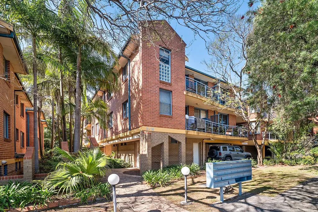 Spacious two bedroom apartment with balcony and tandem garage