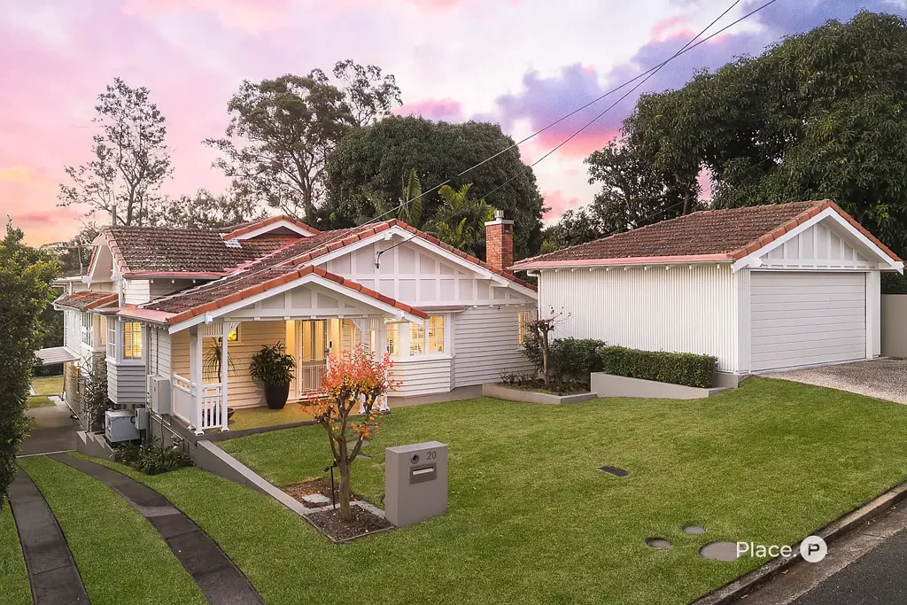 Indooroopilly 4 Slaapkamer Indooroopilly Estate on 1,012sqm Offering Space Elegance and Family Versatility