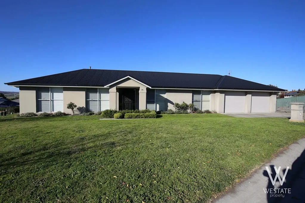 FANTASTIC HOME WITH VIEWS