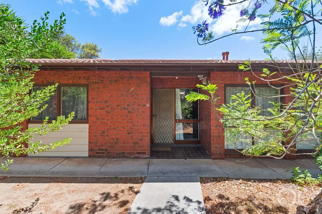 Fitzroy 2 Slaapkamer Open the Door to an Updated Single-Storey Unit with Private Yard