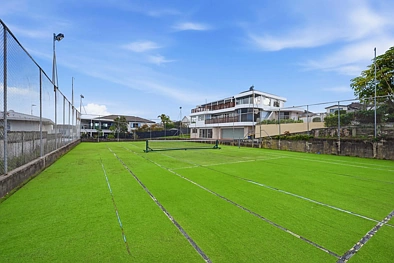 Exceptional family home with Seaview and tennis court