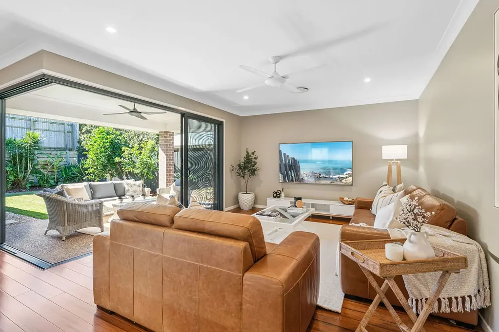 Thornlands 5 Bedroom Stunning family home. Immaculate presentation. 3 living areas!