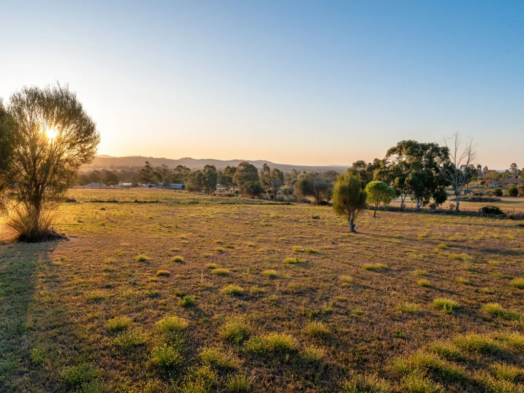 Rosenthal Heights  YOUR VERY OWN PIECE OF SMALL ACREAGE!