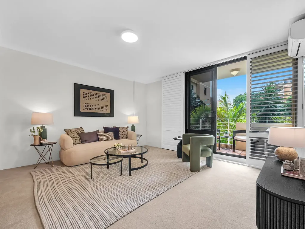Redfern 1Kwarto Huge one bed with leafy outlook & parking in Moore Park Gardens