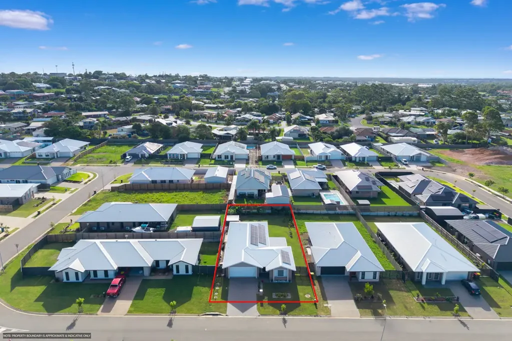 Kawungan 4房  Near-New Family Home with Side Access – Room for Pool or Shed