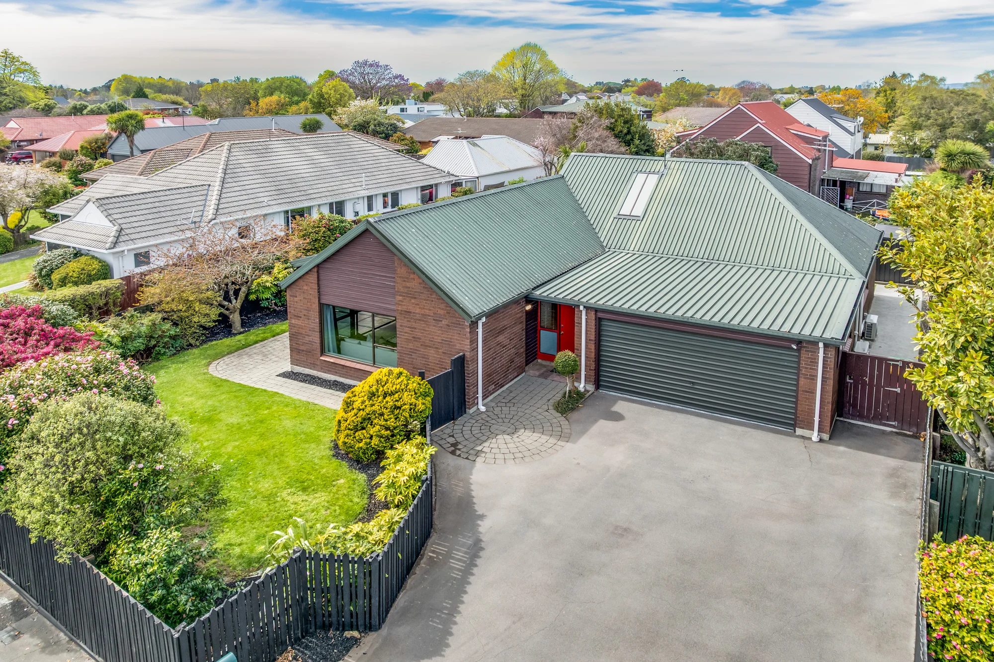 Avonhead 3房  Renovated, Ready & Burnside High Zoned!