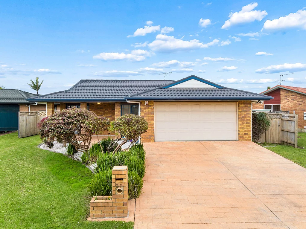 East Tamaki 4房 Botany Downs学区｜4房2厅，砖瓦平层屋况佳｜业主必售！ Refreshed, Roomy & Must Sell!