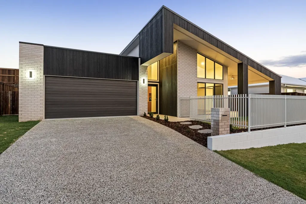 Mount Kynoch 3 Bedroom Brand New, Bold Design, Bespoke Finishes