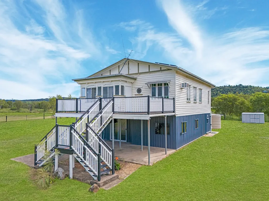 5 Leslee Court, Summerholm, QLD 4341