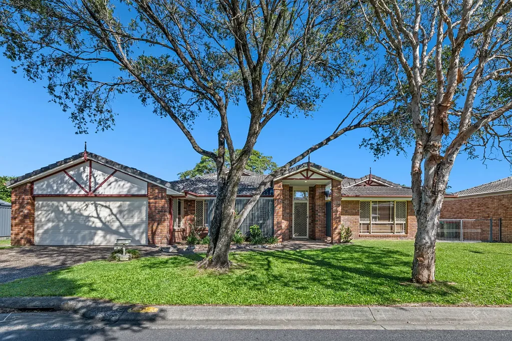 8 Vancouver Drive, Robina, QLD 4226