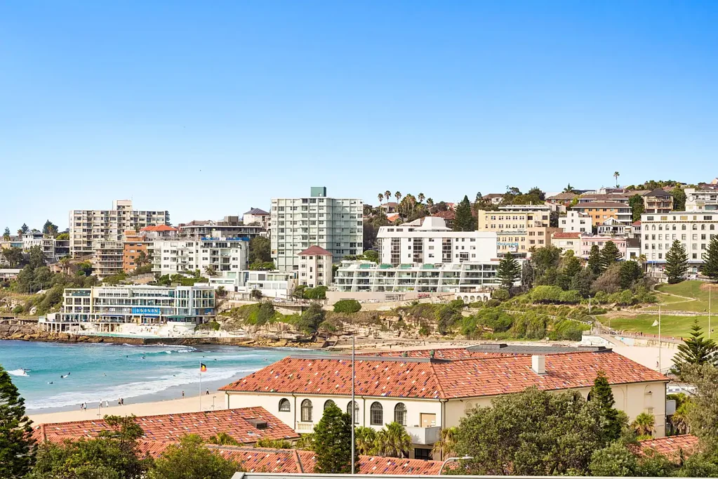 Furnished Split-Level Penthouse with Amazing Views & Off Street Parking!